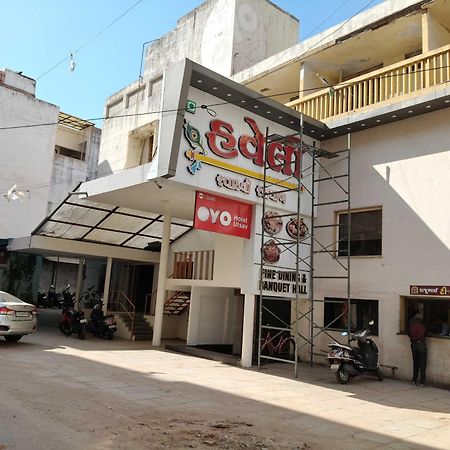 Hotel O Utsav Vadodara Bagian luar foto