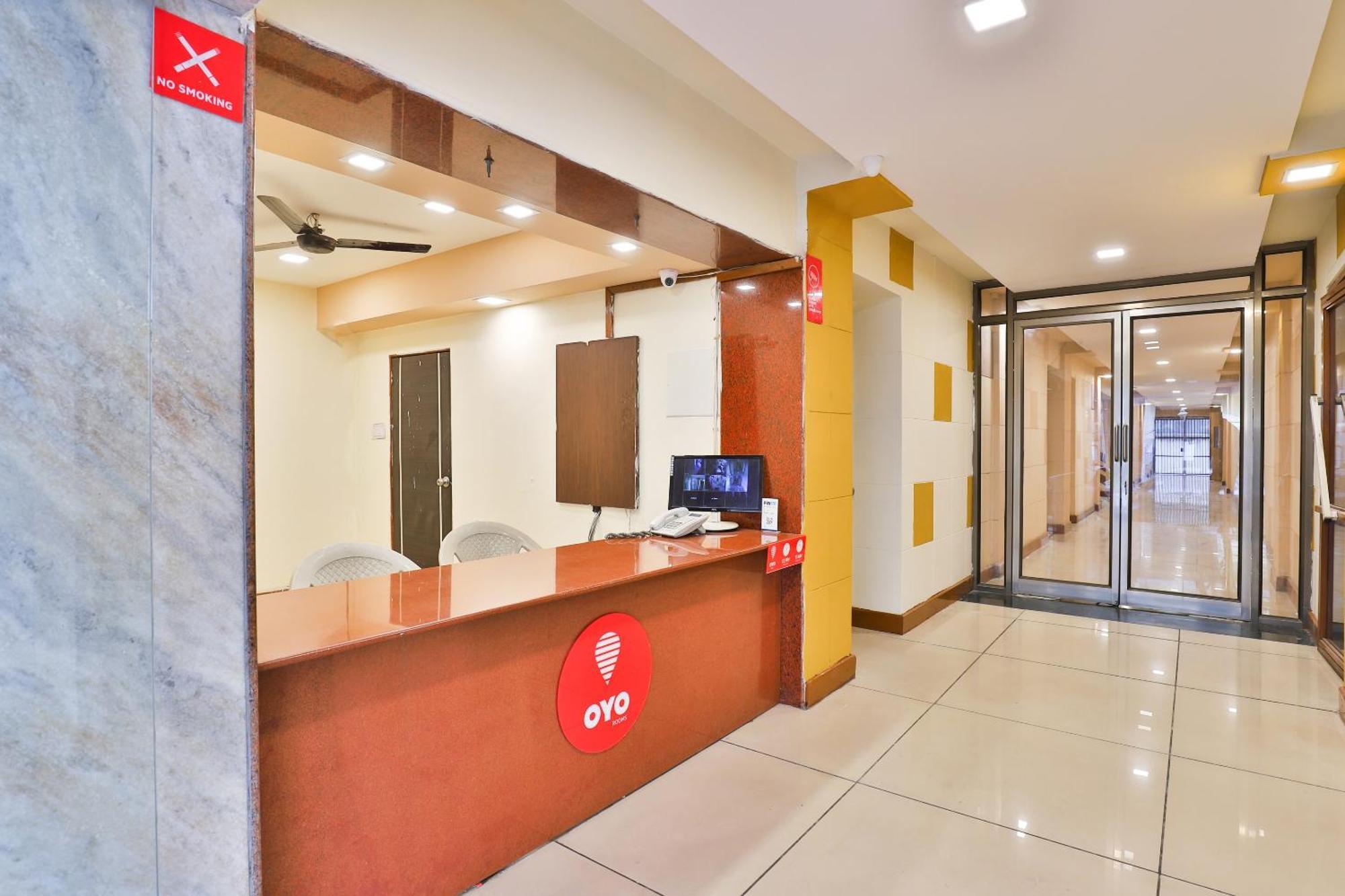 Hotel O Utsav Vadodara Bagian luar foto