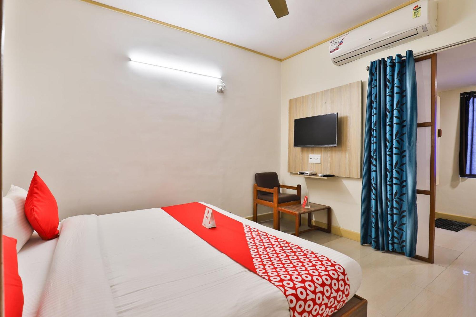 Hotel O Utsav Vadodara Bagian luar foto